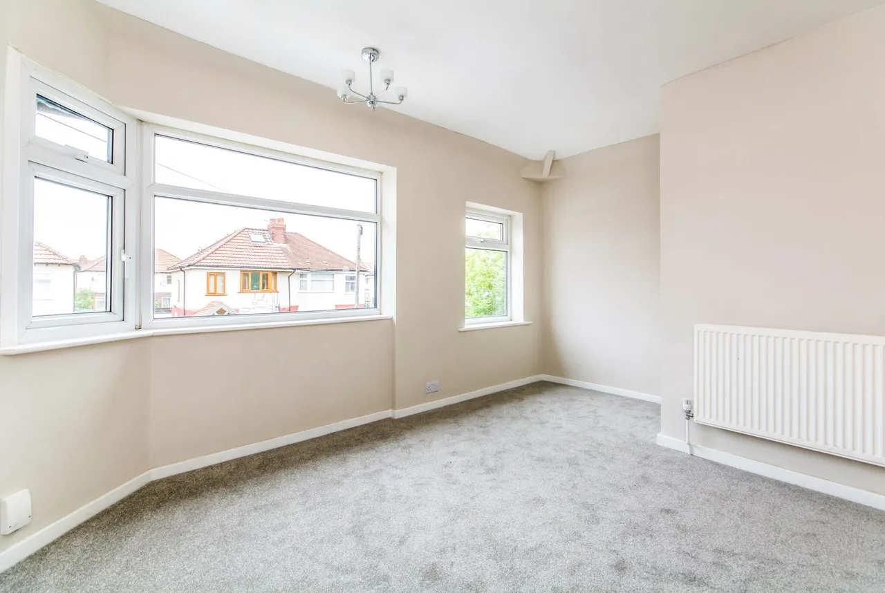 Sandileigh Avenue, Brinnington, SK5, photo 6