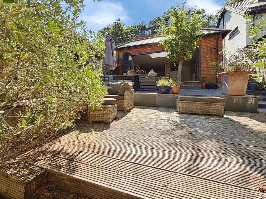 Wellington Avenue, Virginia Water, GU25, photo 26
