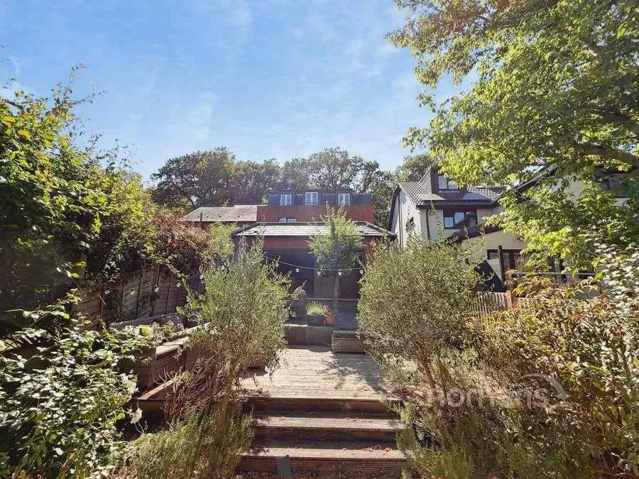 Wellington Avenue, Virginia Water, GU25, photo 27