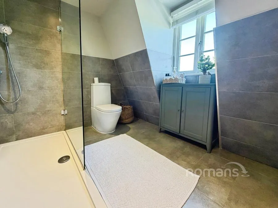 Wellington Avenue, Virginia Water, GU25, photo 23