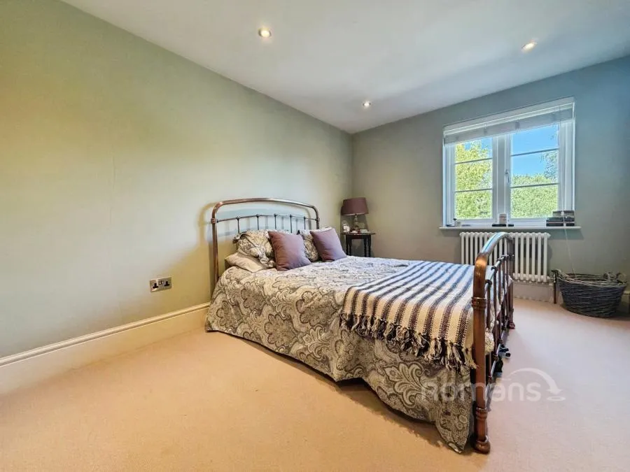 Wellington Avenue, Virginia Water, GU25, photo 9