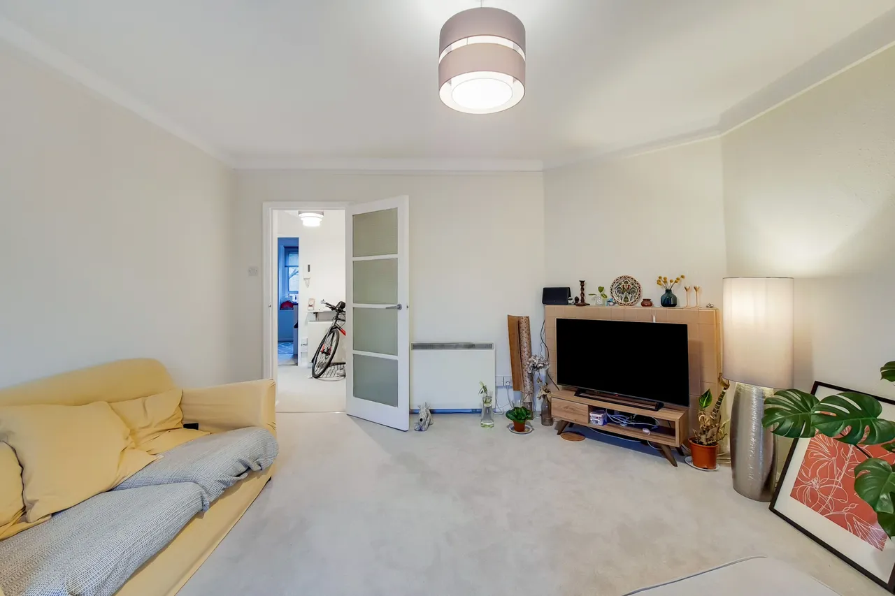 4 Andrews House, Fellows Road, London, photo 4