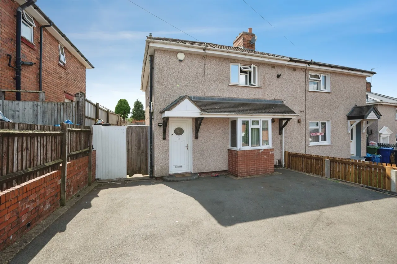 3 bed house for sale — Marigold Crescent, Dudley
