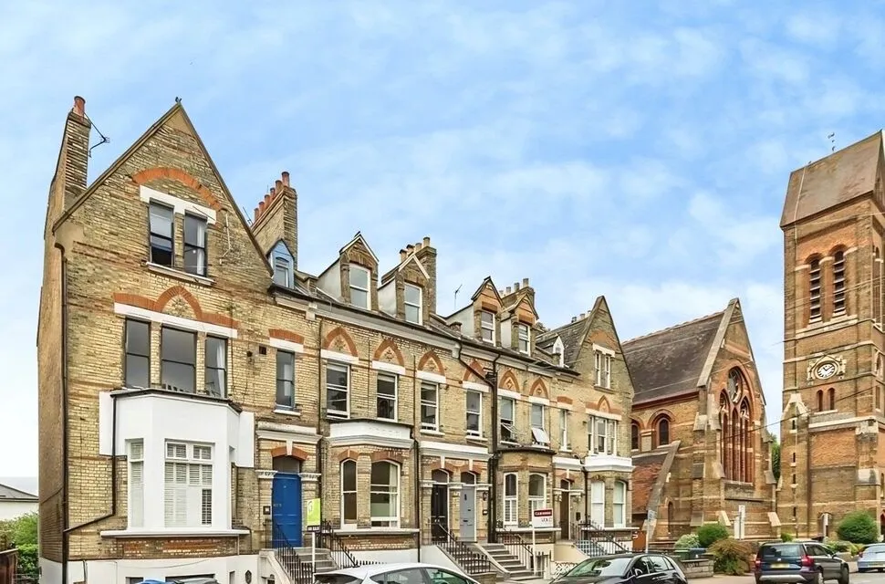 1 bed flat for sale — St. Andrew's Road, Surbiton, KT6