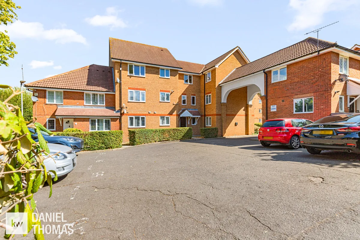 2 bed flat for sale, Eagle Close, Waltham Abbey, EN9