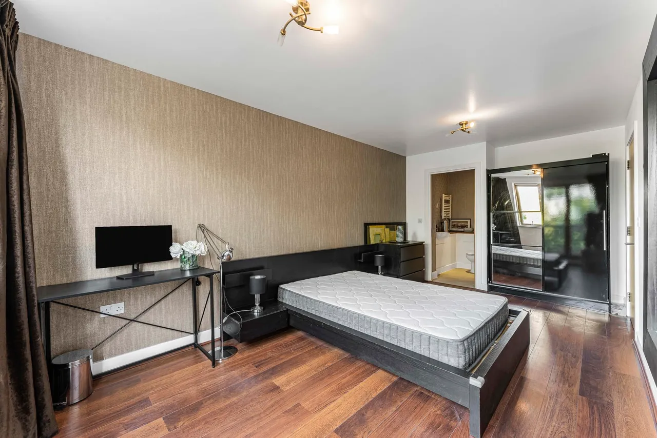 Meath Crescent, London, E2, photo 12