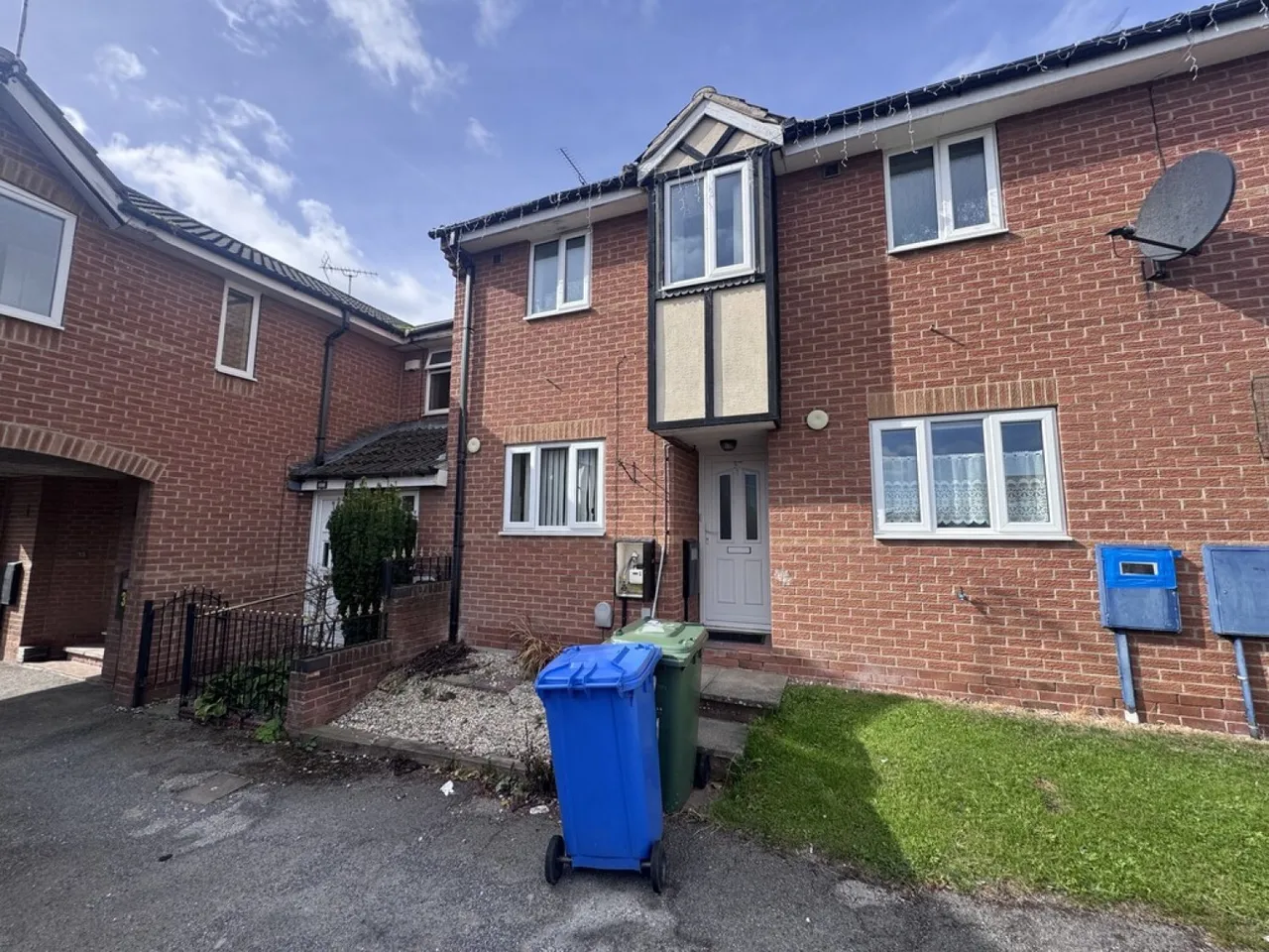 2 bed house to rent — Beaumont Rise, Worksop