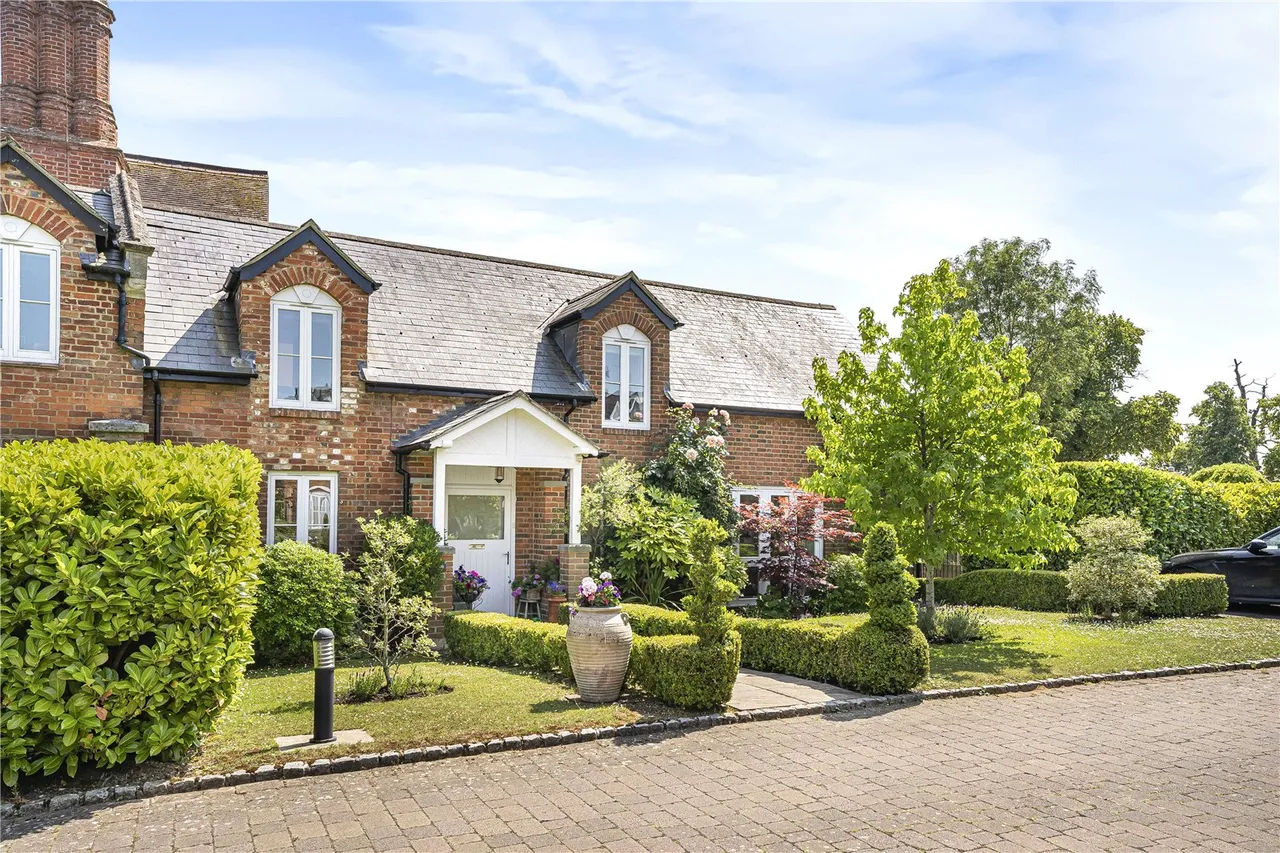 3 bed house for sale — Essendon Golf and Country Club, Cucumber Lane, Essendon, Hatfield, AL9 6GH