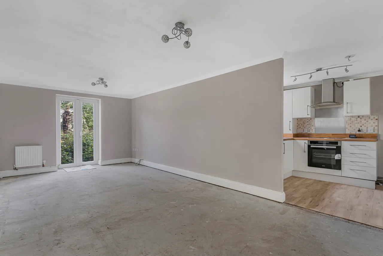 2 bed flat for sale, Bungalow Road, London, SE25