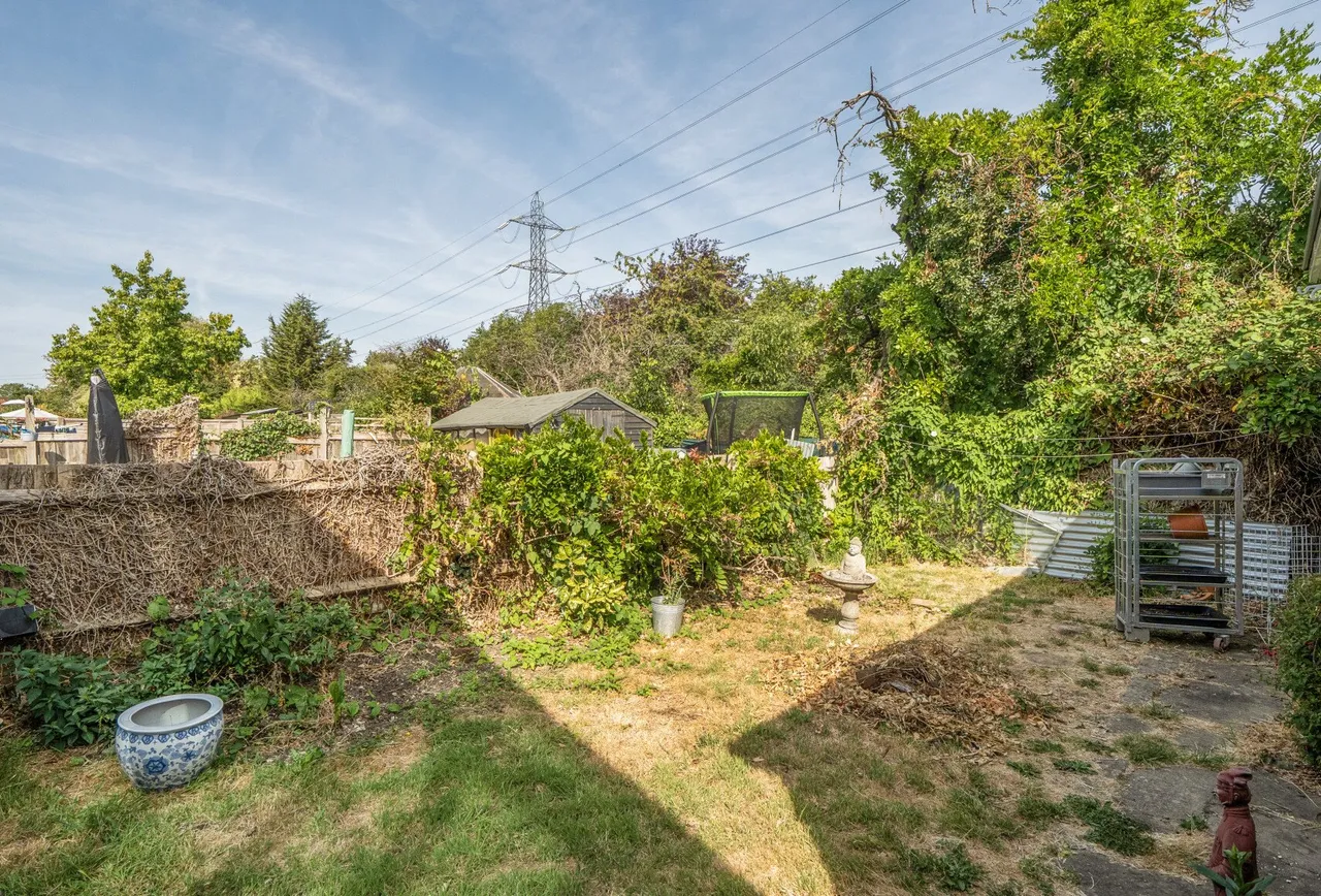 Brockenhurst Avenue, Worcester Park, KT4 7RG, photo 3