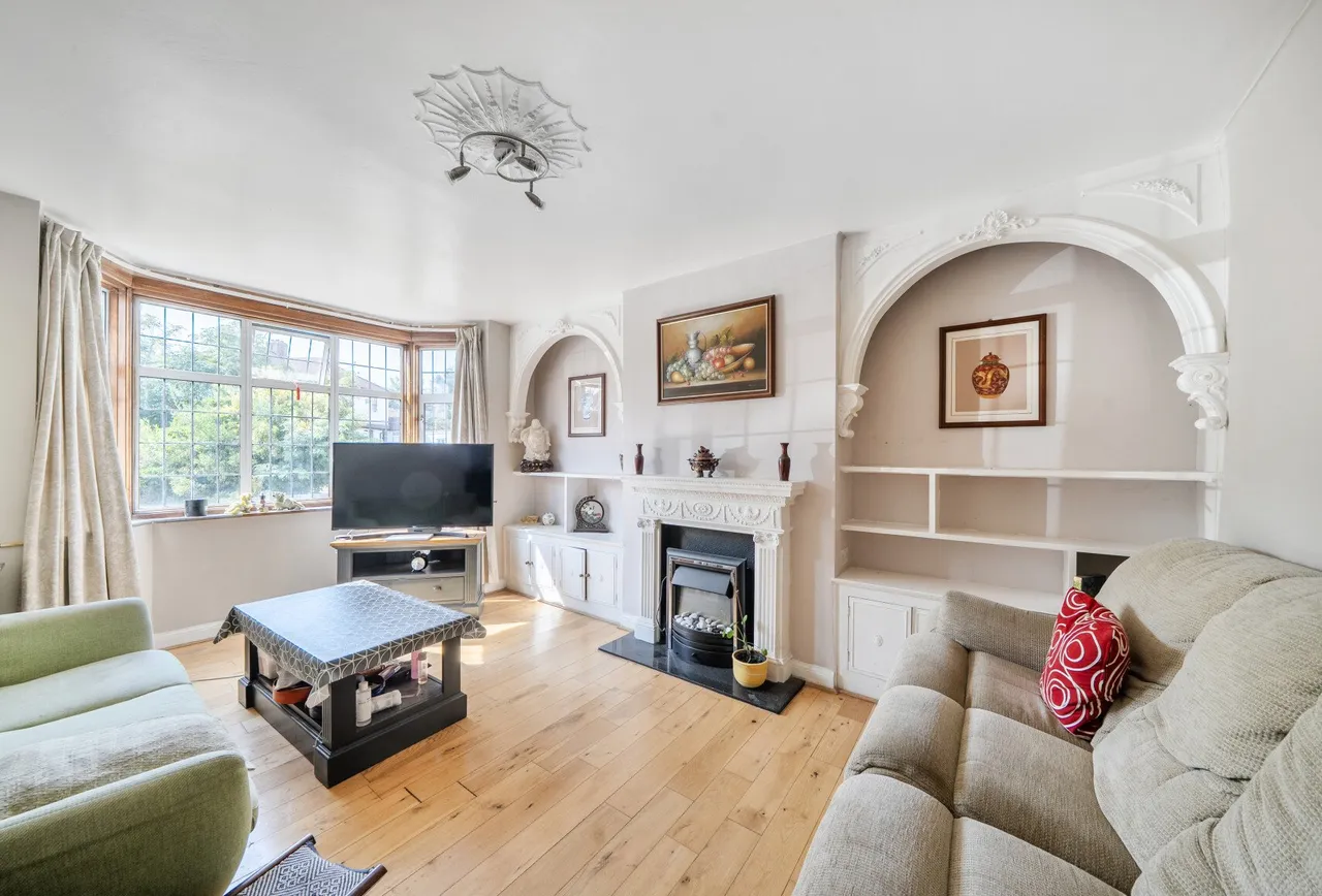 Brockenhurst Avenue, Worcester Park, KT4 7RG, photo 2