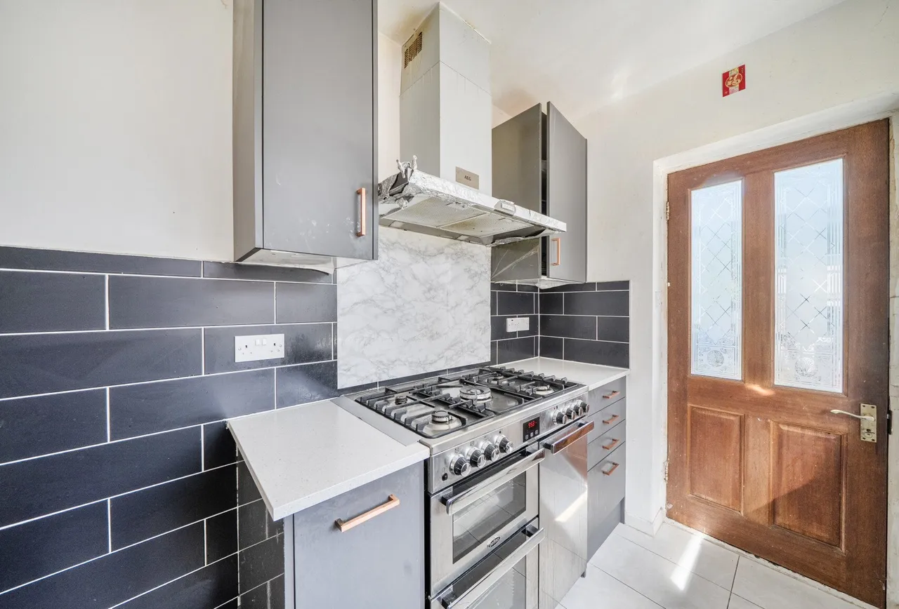 Brockenhurst Avenue, Worcester Park, KT4 7RG, photo 8