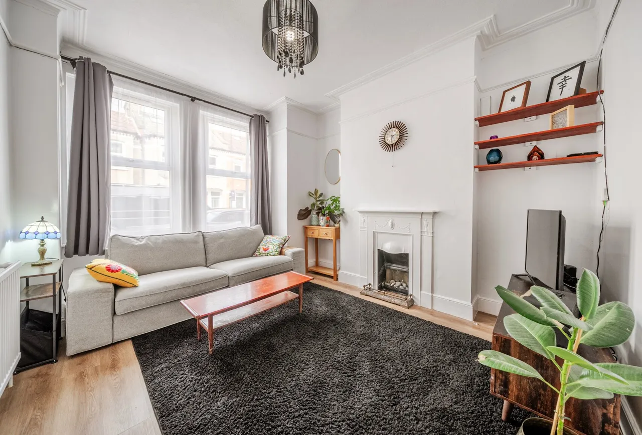 2 bed flat for sale — Leverson Street, London, SW16 6DE