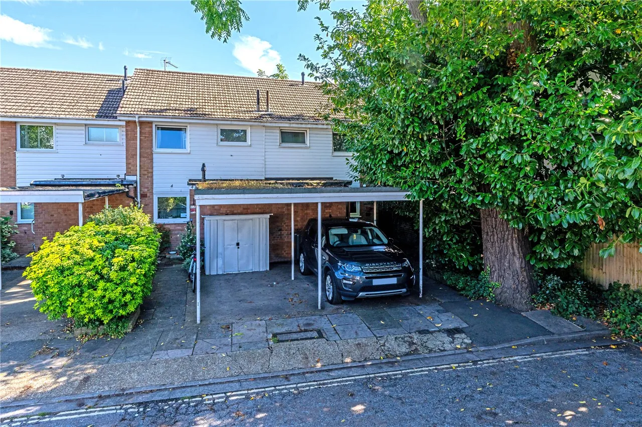 3 bed house for sale — Parkside, Hampton Hill, TW12 1NU