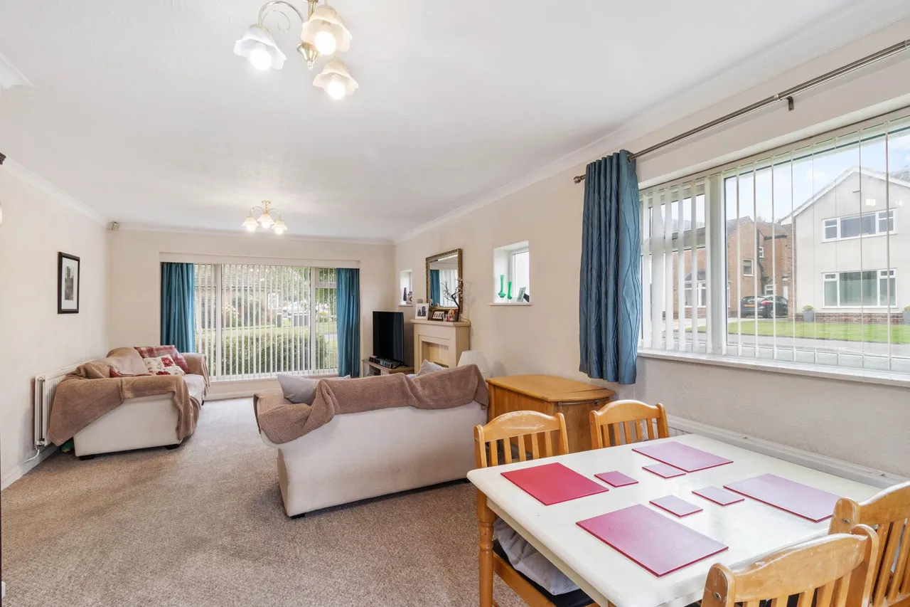 Pembroke Gardens, Appleton, Warrington, Warrington, WA4 5EG, photo 3