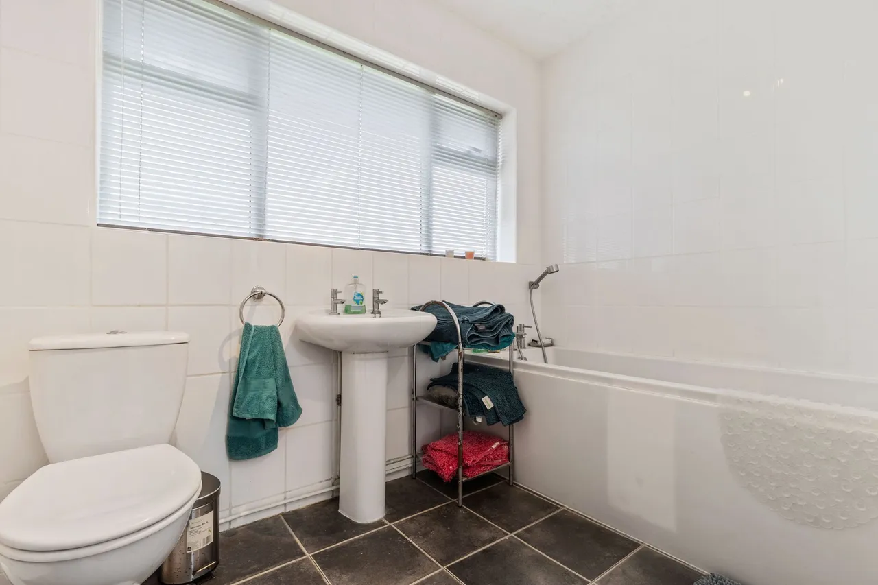 Pembroke Gardens, Appleton, Warrington, Warrington, WA4 5EG, photo 12