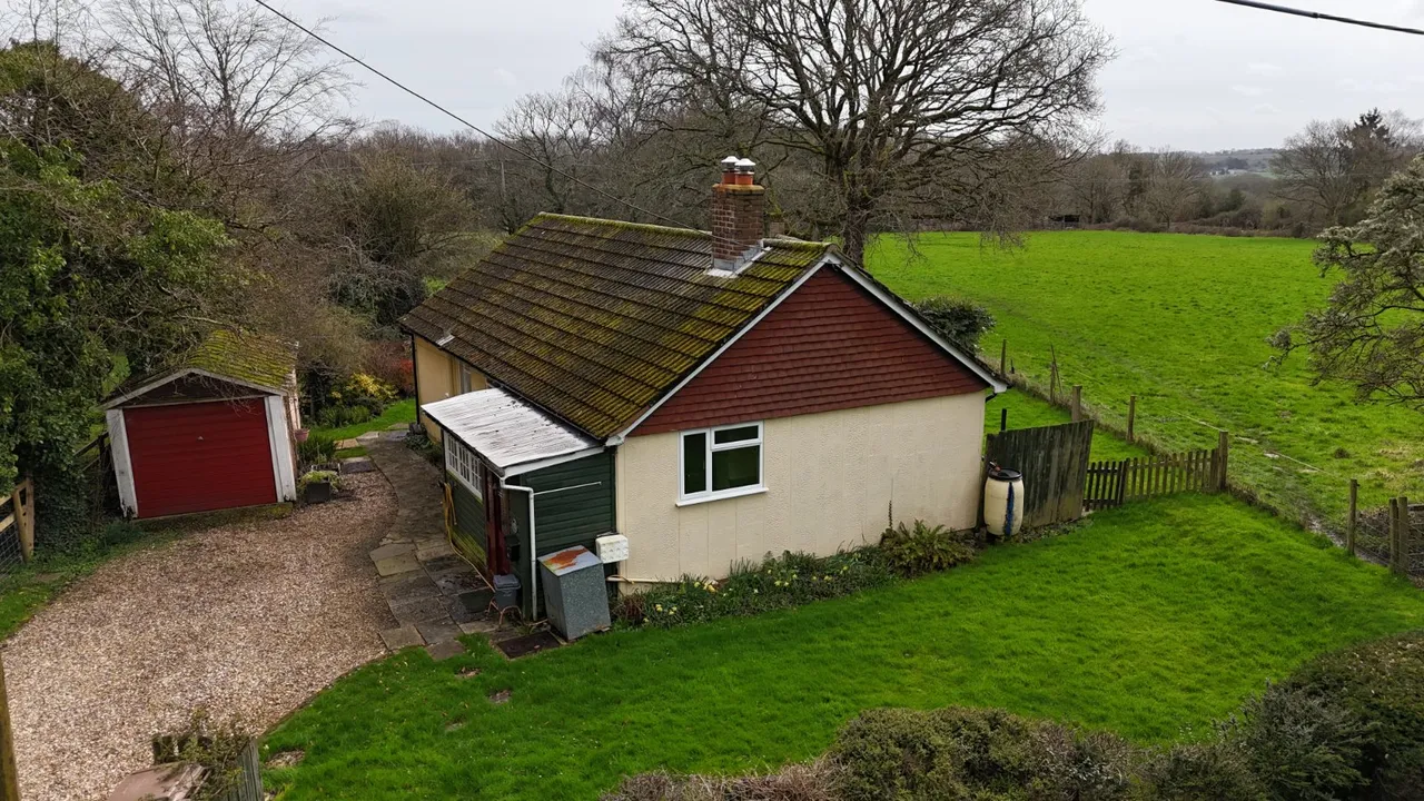 3 bed house for sale — Frenchmoor, West Tytherley, Salisbury, Hampshire, SP5 1NU