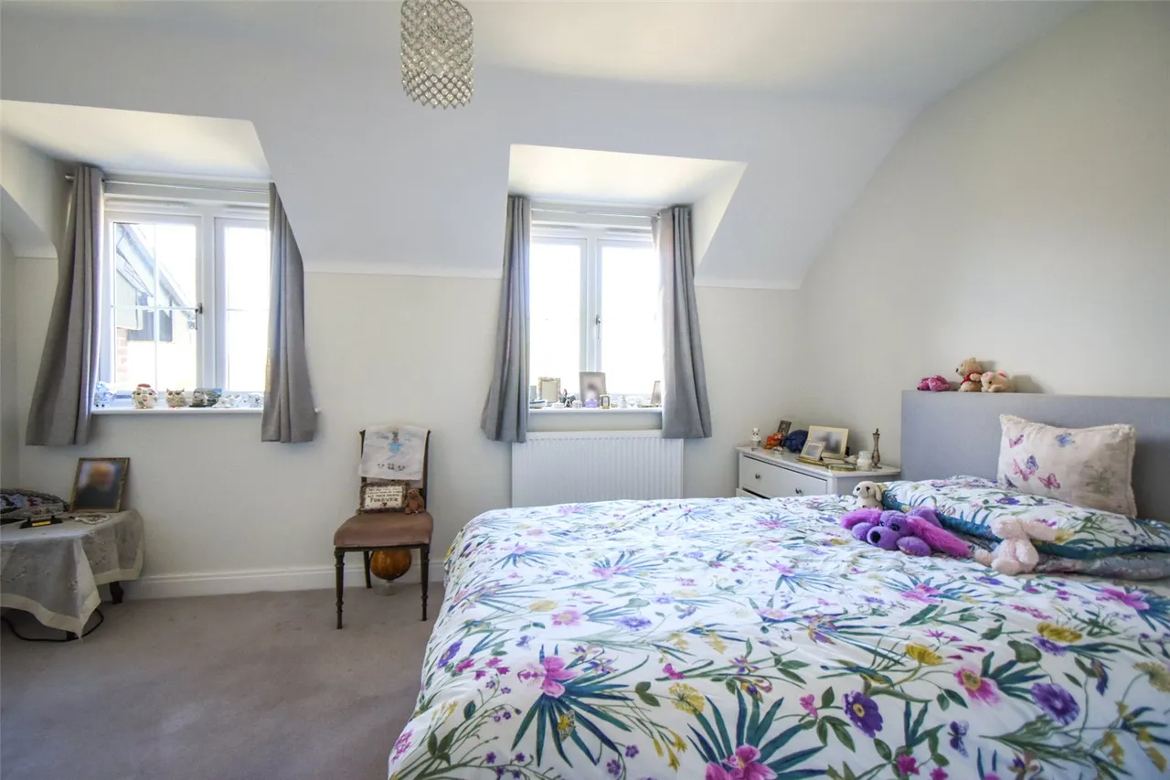 Elms Road, Hook, Hampshire, RG27 9YL, photo 4