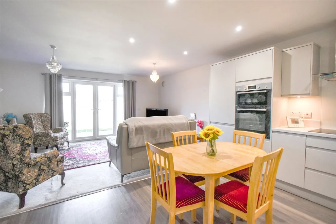 Elms Road, Hook, Hampshire, RG27 9YL, photo 2