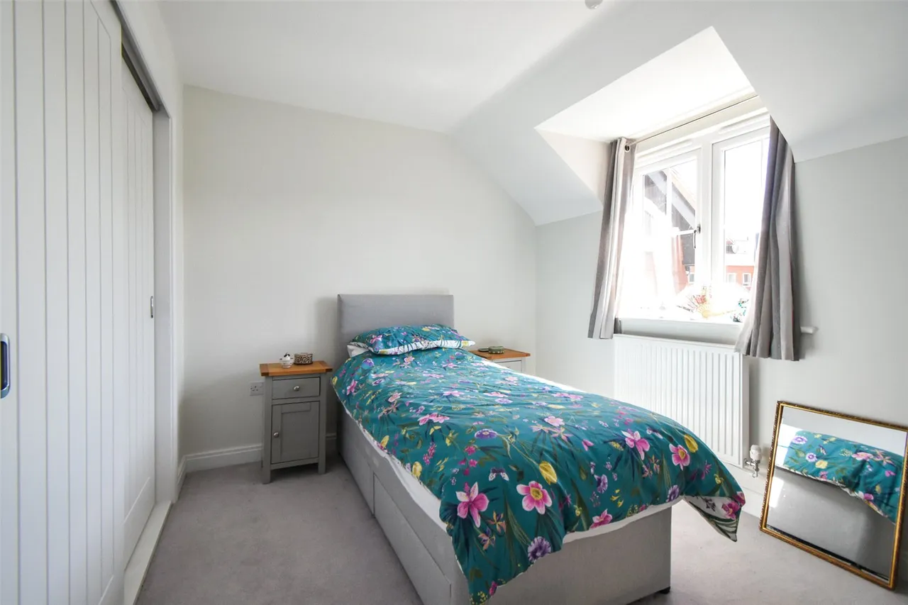Elms Road, Hook, Hampshire, RG27 9YL, photo 12