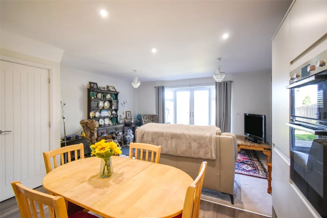 Elms Road, Hook, Hampshire, RG27 9YL, photo 10