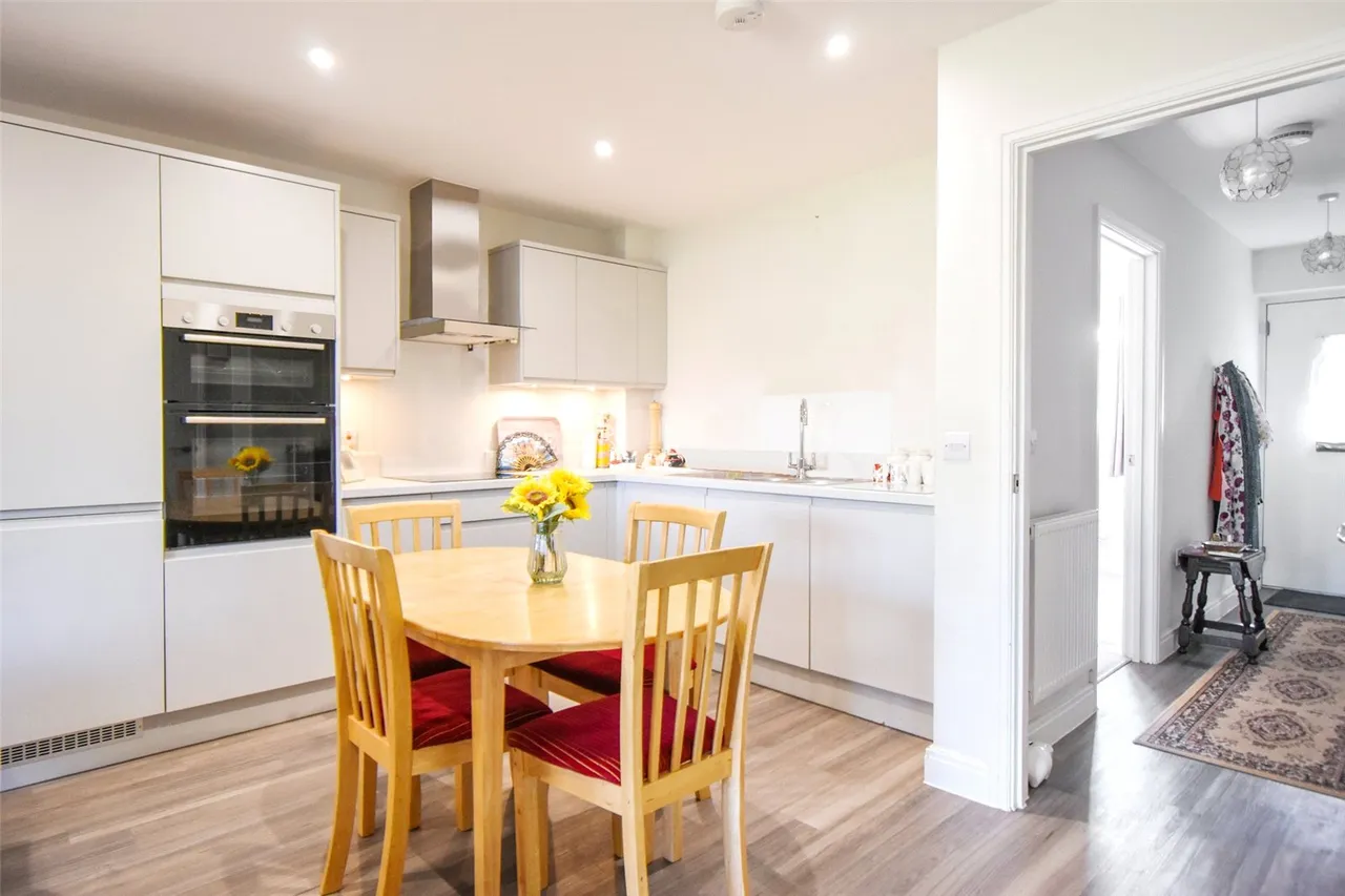 Elms Road, Hook, Hampshire, RG27 9YL, photo 7