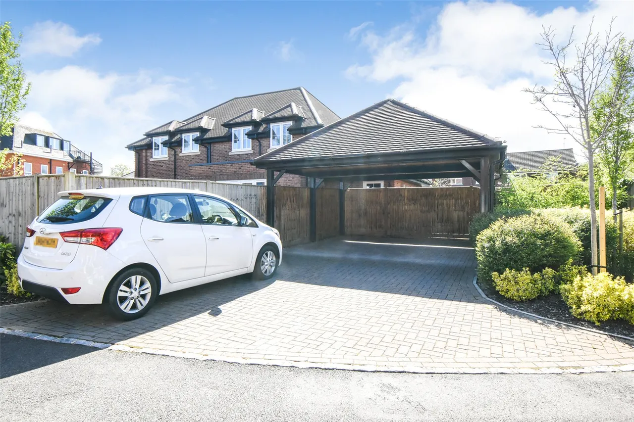 Elms Road, Hook, Hampshire, RG27 9YL, photo 15