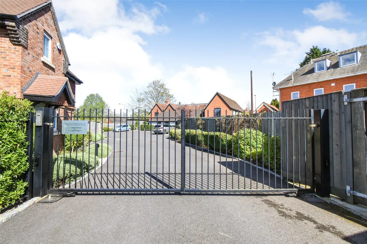Elms Road, Hook, Hampshire, RG27 9YL, photo 16