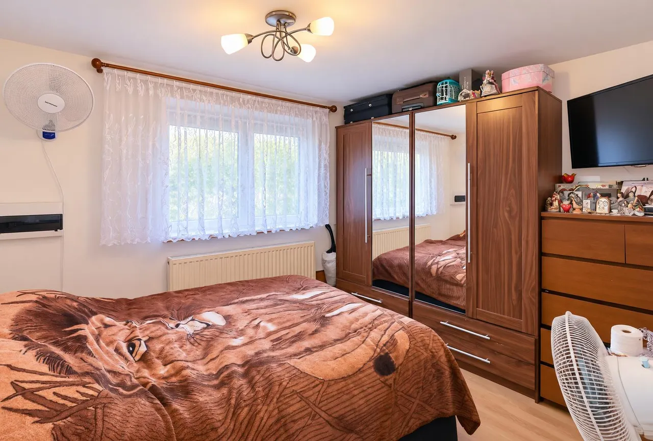 Southville Road, Feltham, TW14, photo 11