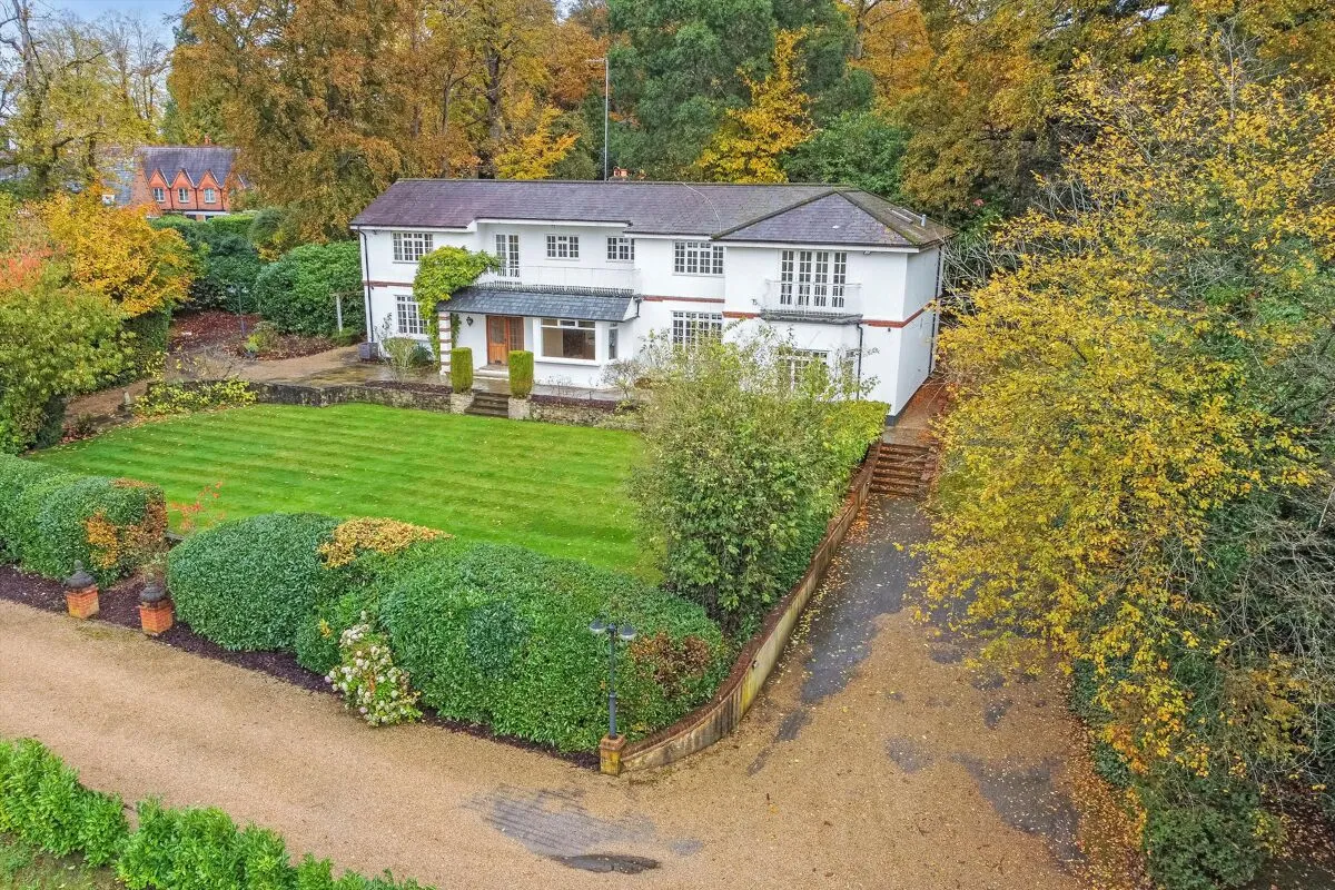 6 bed house to rent, Longcross Road, Longcross, KT16