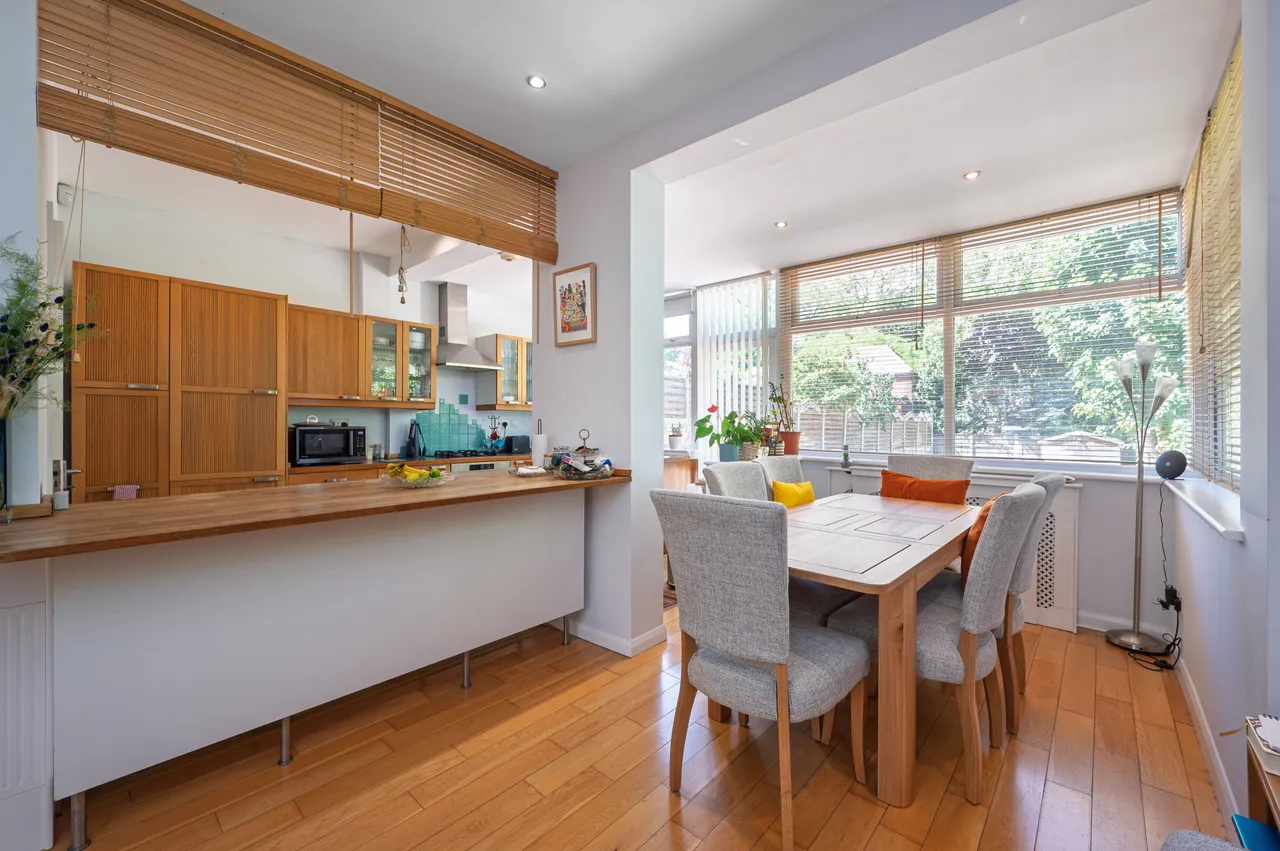 139 Sunny Gardens Road, London, photo 3