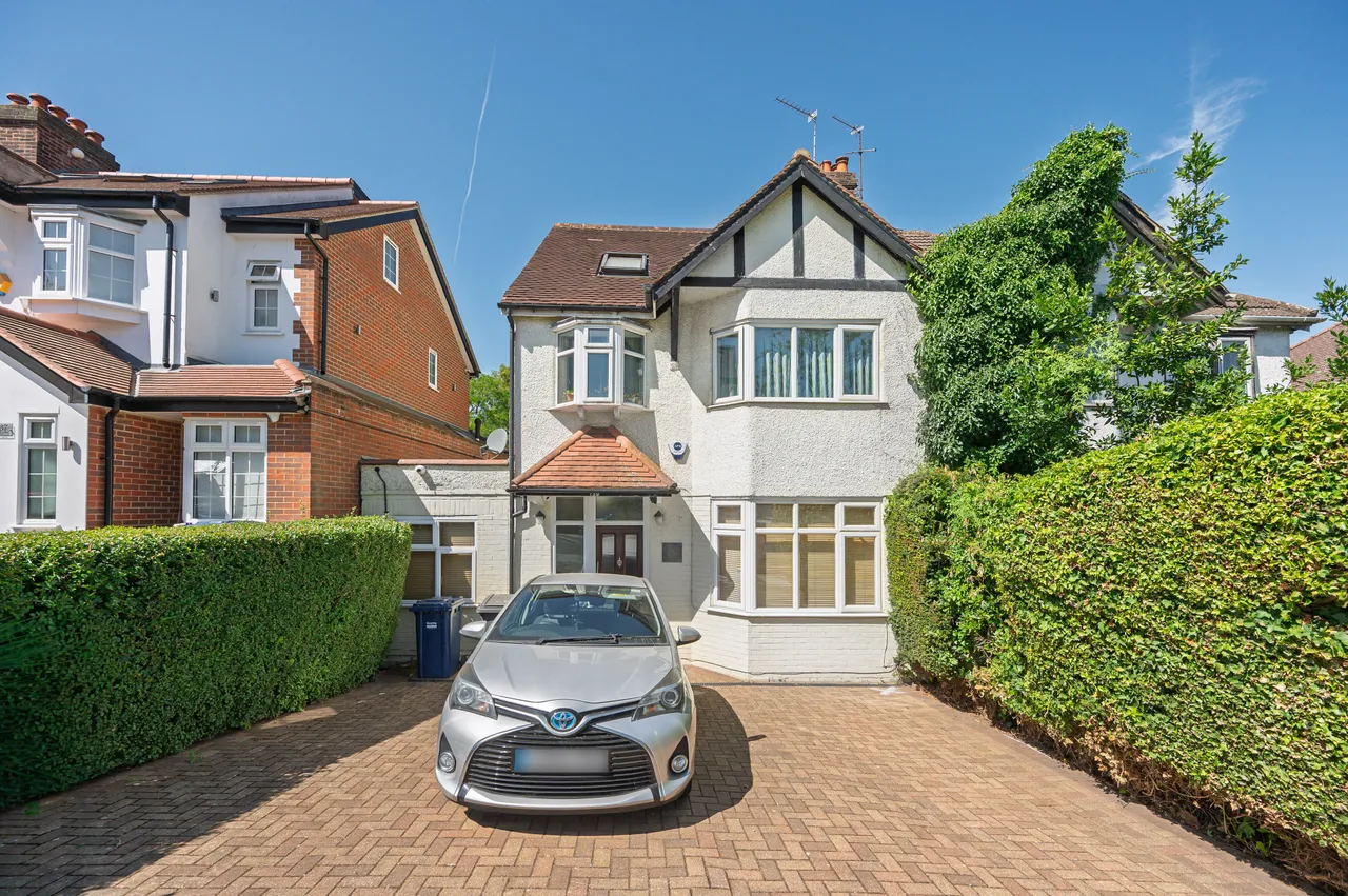 4 bed house for sale — 139 Sunny Gardens Road, London
