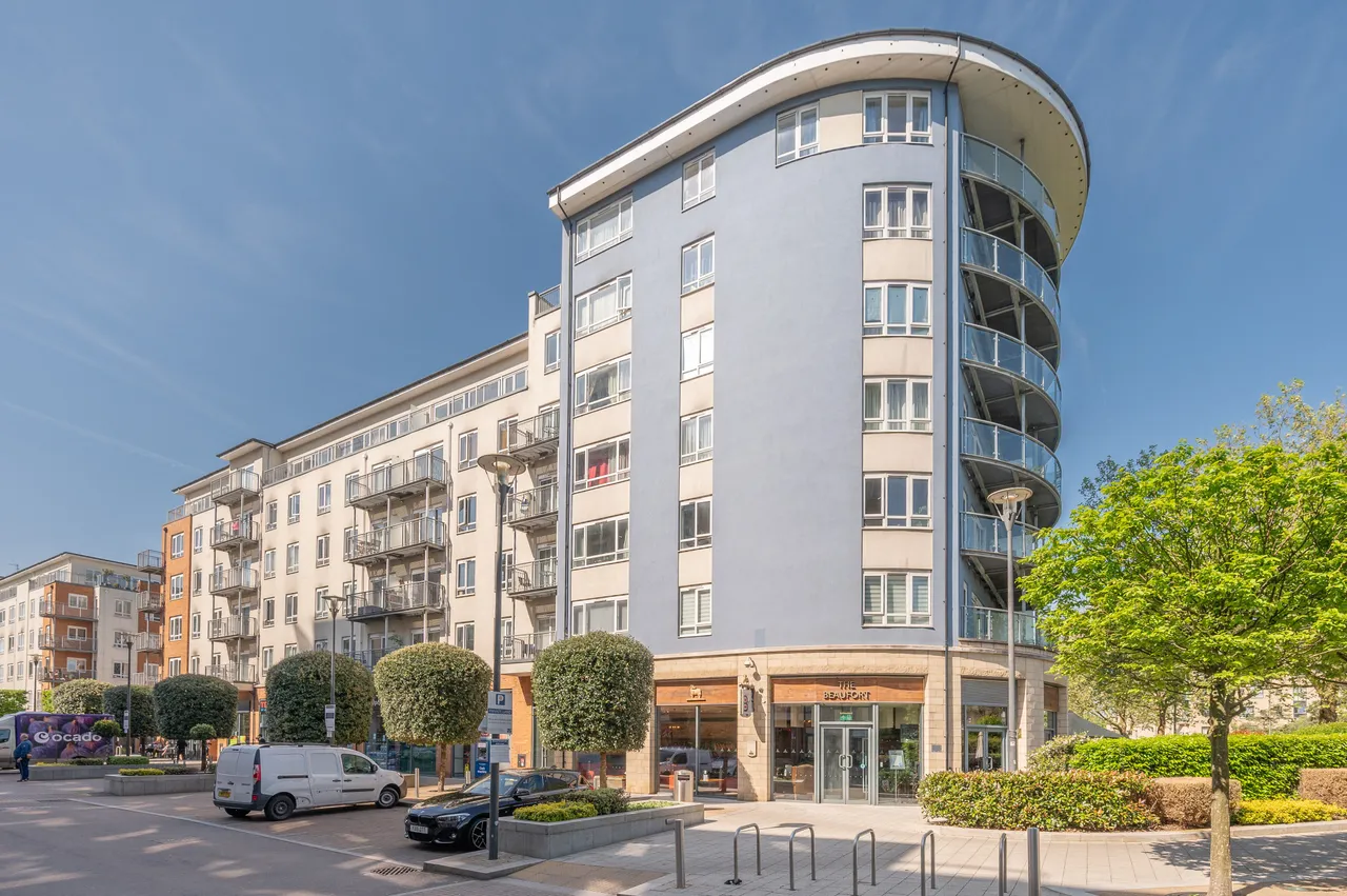 2 bed flat for sale — Flat 16, Bantam House, 6 Heritage Avenue, London