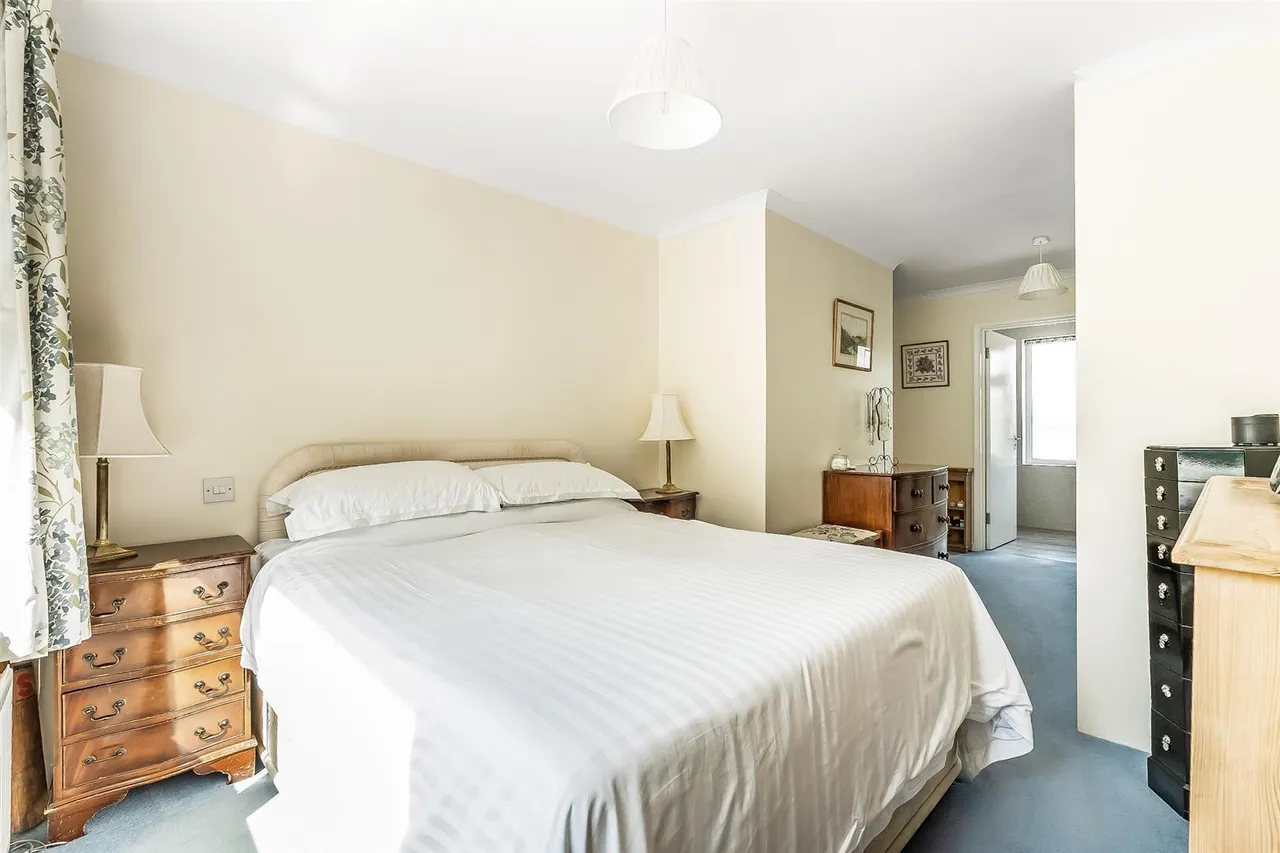 Sole Farm Road, Bookham, KT23, photo 4