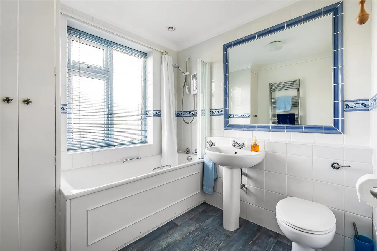 Sole Farm Road, Bookham, KT23, photo 5