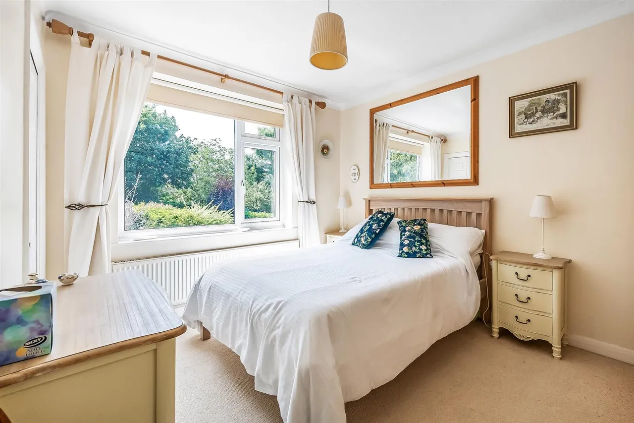 Sole Farm Road, Bookham, KT23, photo 13