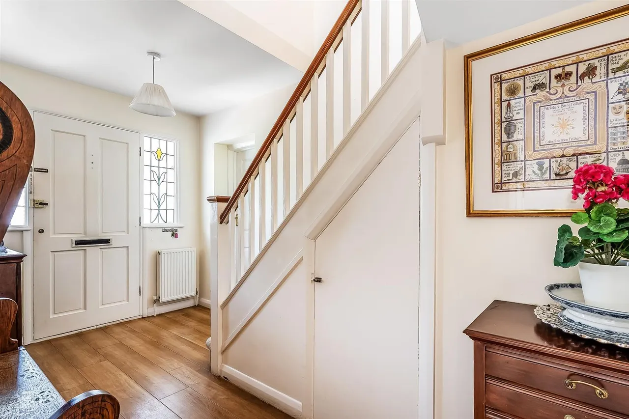 Sole Farm Road, Bookham, KT23, photo 7