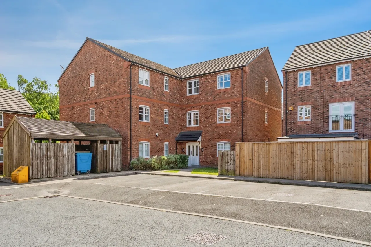 2 bed house for sale, Fernbeck Close, Bolton, BL4