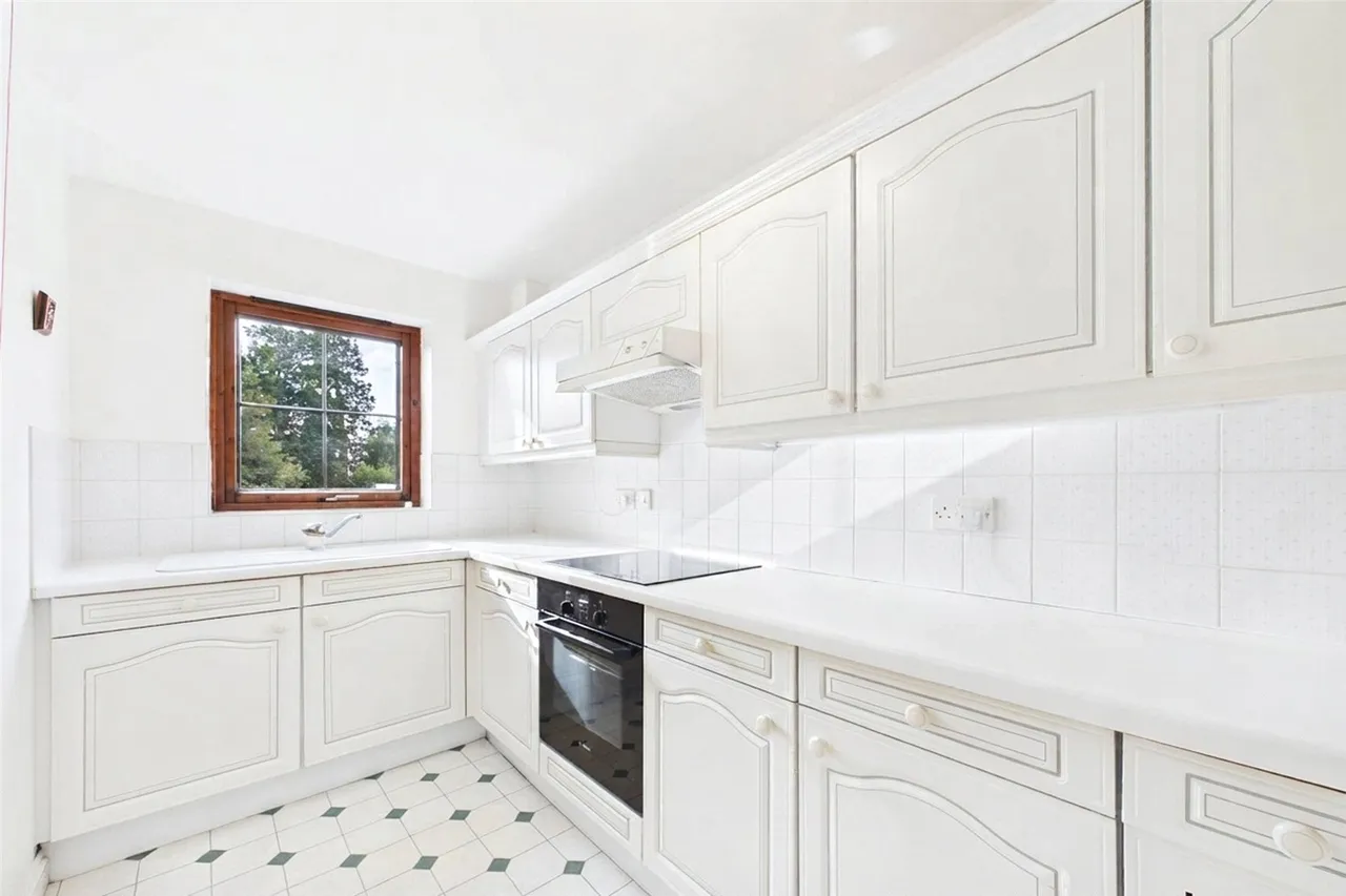 Southwell Park Road, Camberley, GU15, photo 5