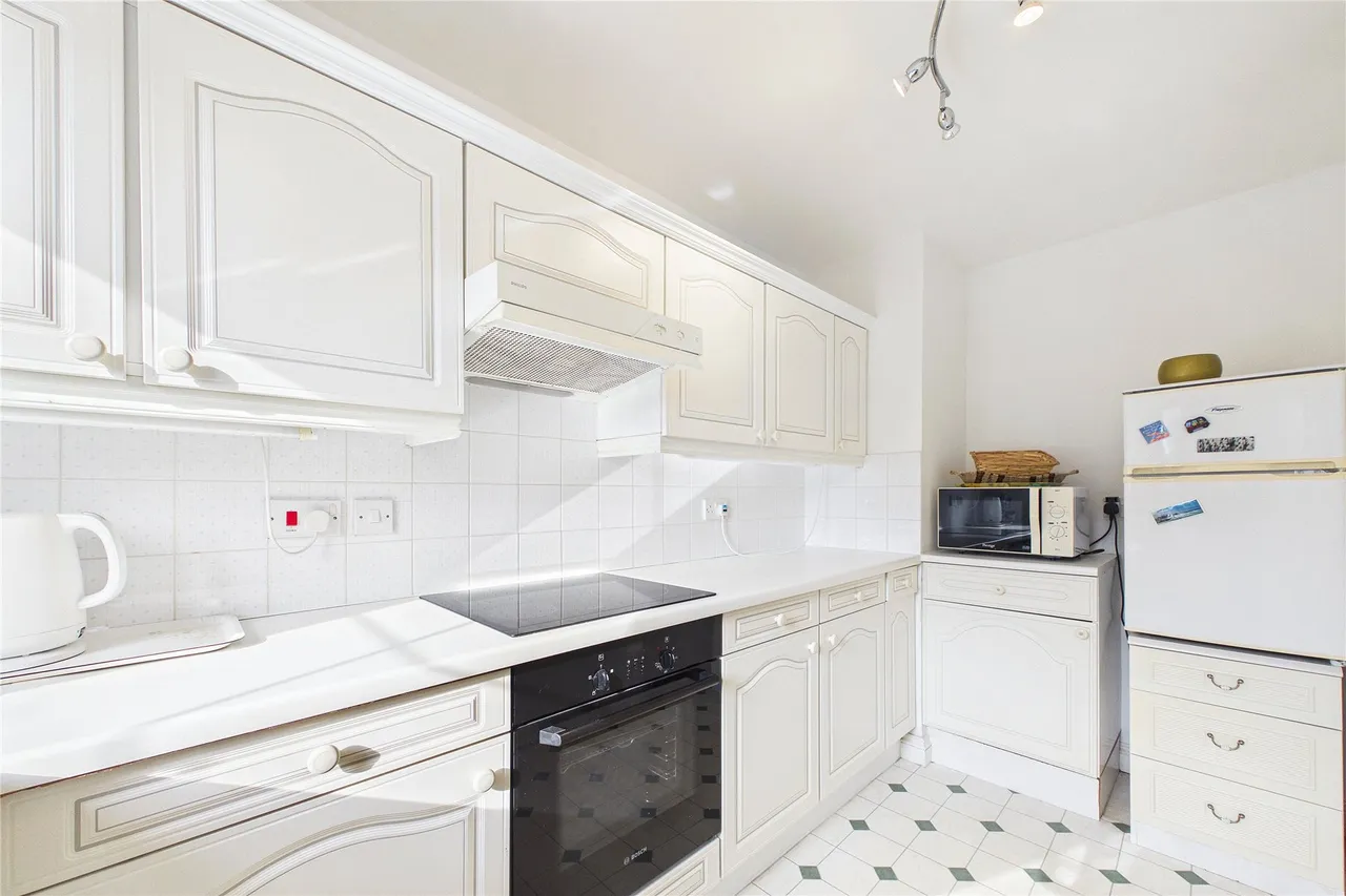 Southwell Park Road, Camberley, GU15, photo 6