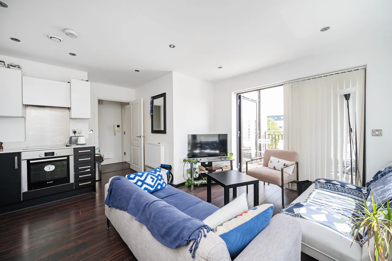 1 bed flat to rent — 29 Newton Court, 1 Axio Way, London
