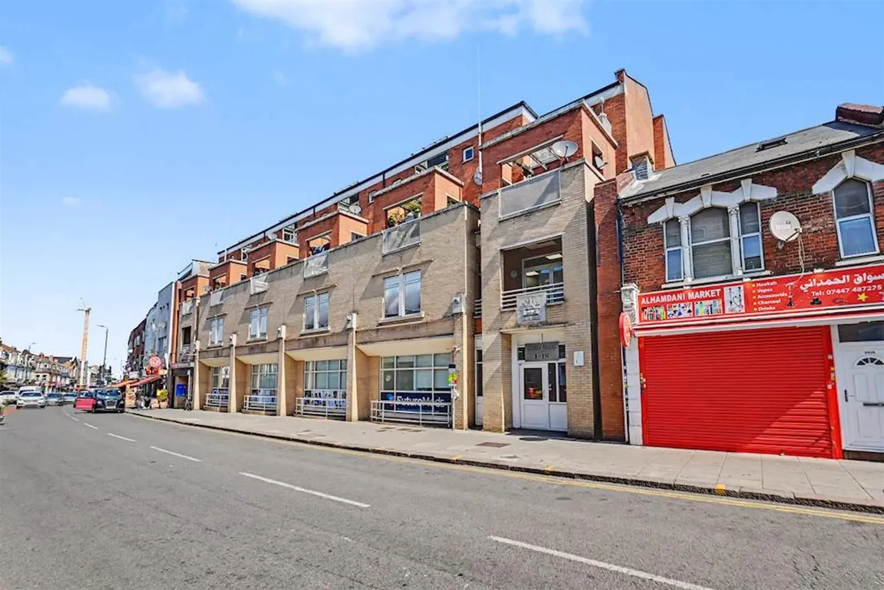 1 bed property for sale, High Road, London, NW10