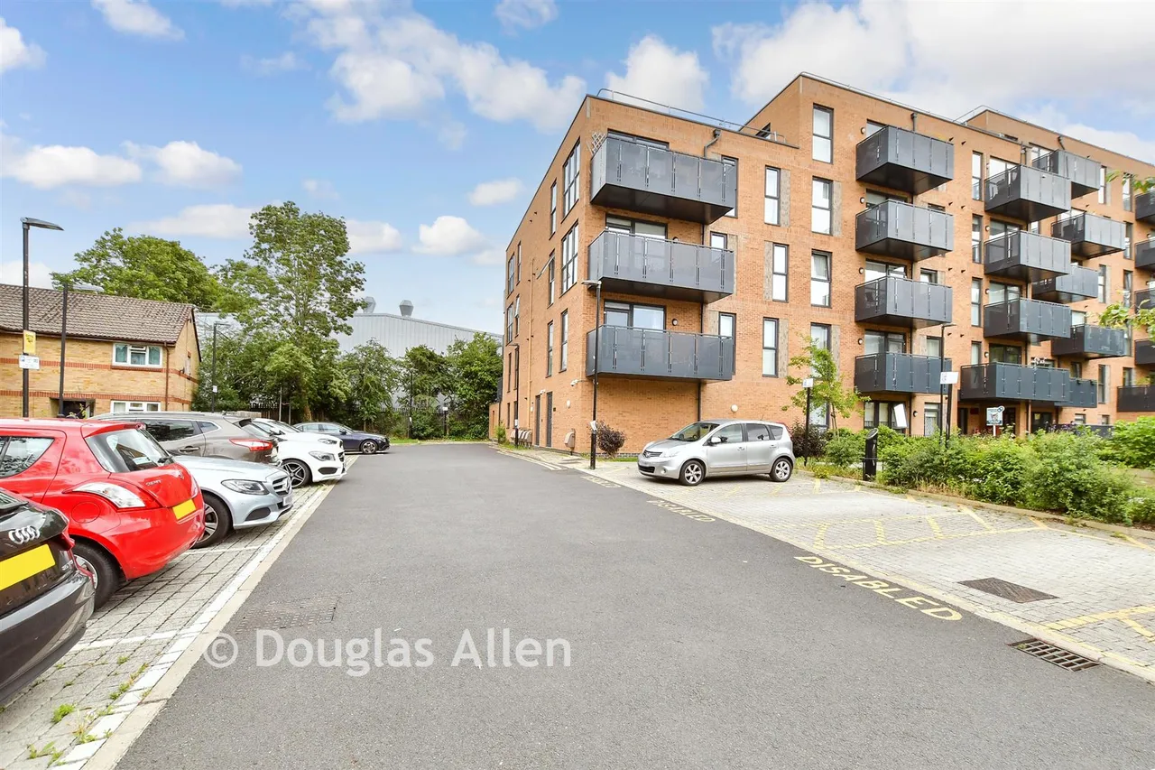 Lena Kennedy Close, Chingford, E4, photo 20