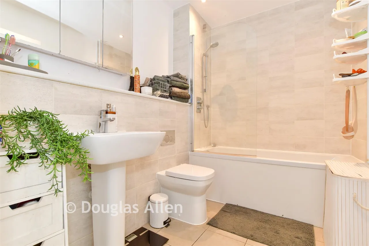 Lena Kennedy Close, Chingford, E4, photo 14
