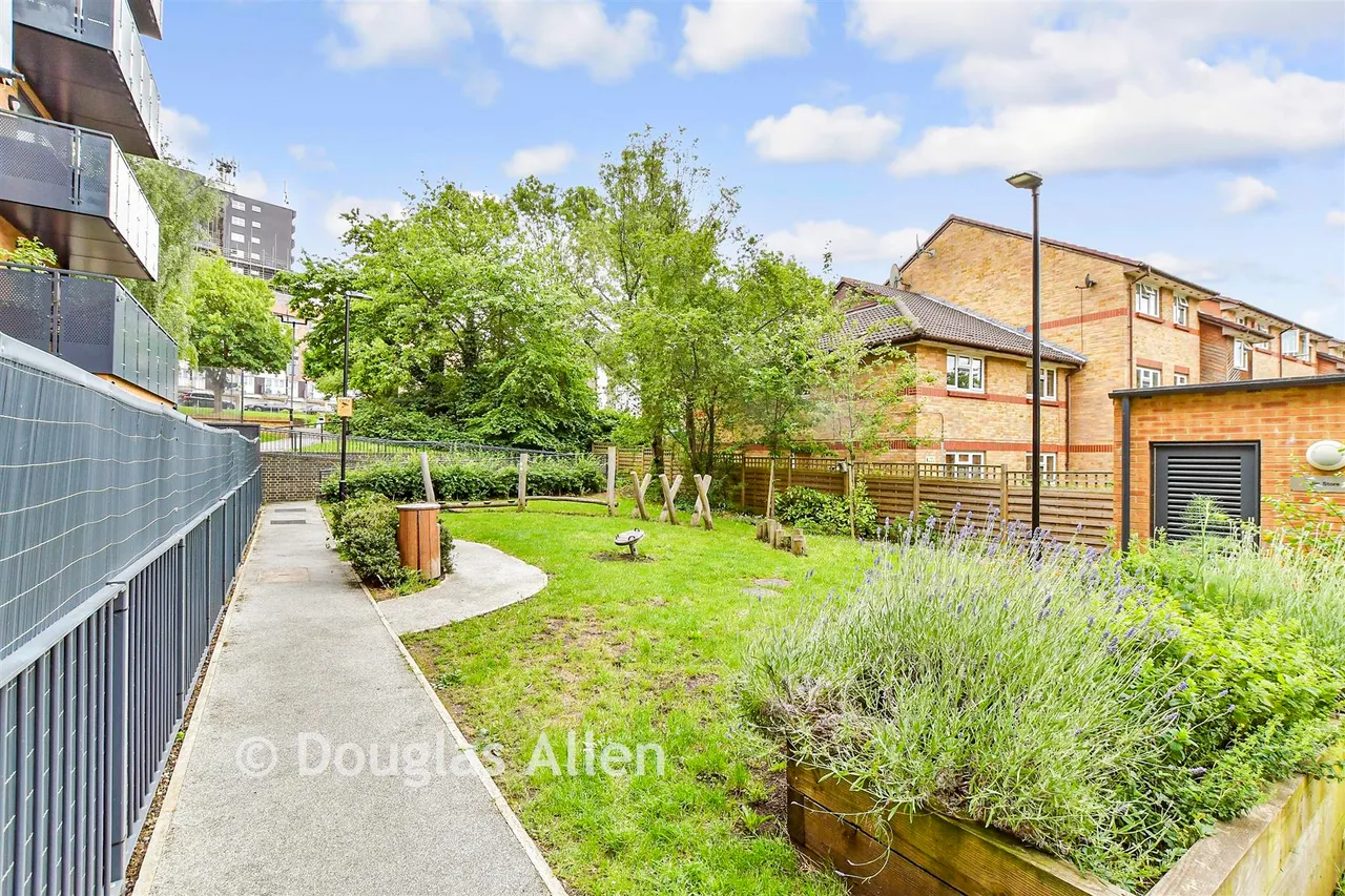 Lena Kennedy Close, Chingford, E4, photo 16