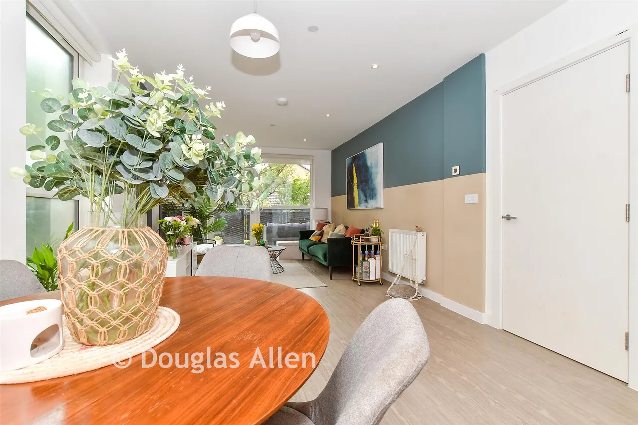Lena Kennedy Close, Chingford, E4, photo 7