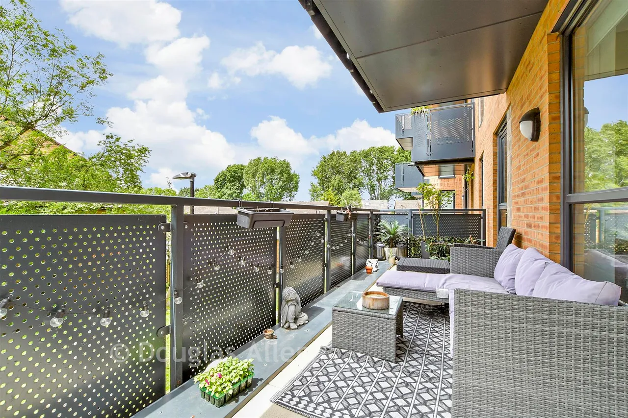 Lena Kennedy Close, Chingford, E4, photo 19