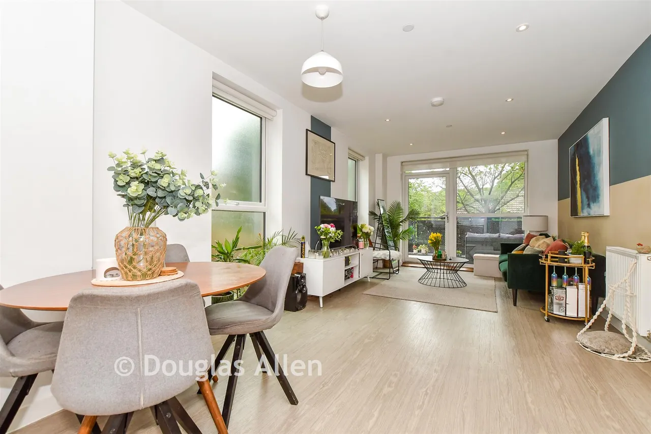 Lena Kennedy Close, Chingford, E4, photo 2