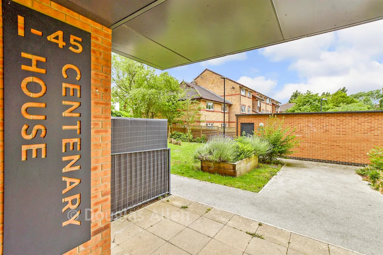 Lena Kennedy Close, Chingford, E4, photo 17