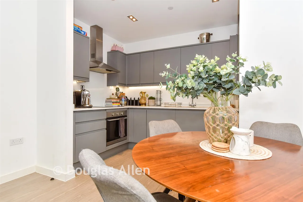 Lena Kennedy Close, Chingford, E4, photo 3